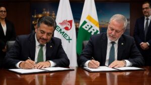 Directivos de Pemex y Petrobras firman acuerdo de cooperación energética
