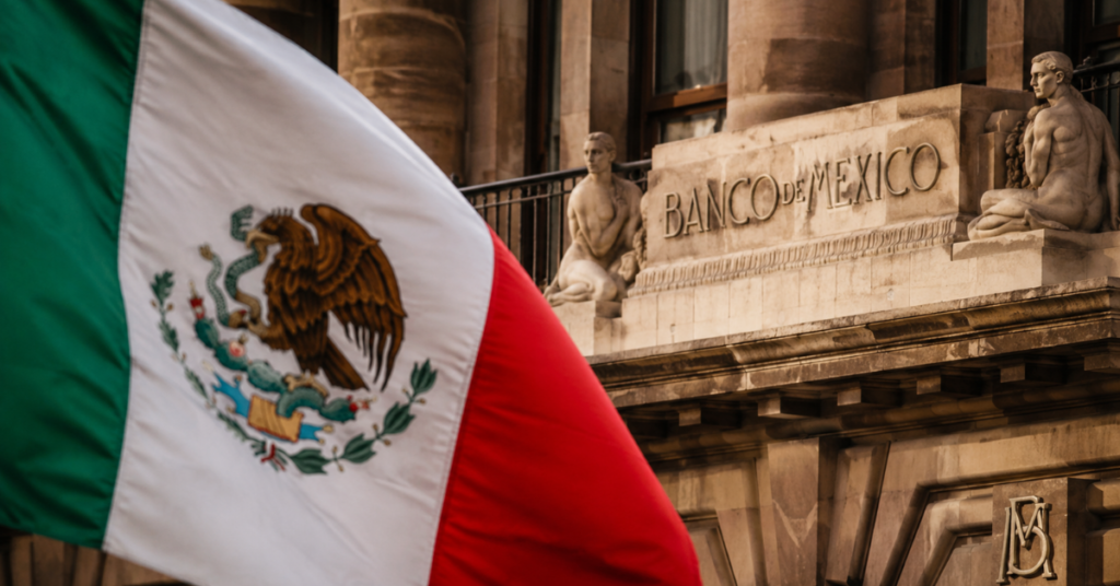 Inflación en México baja pero Banxico mantiene cautela