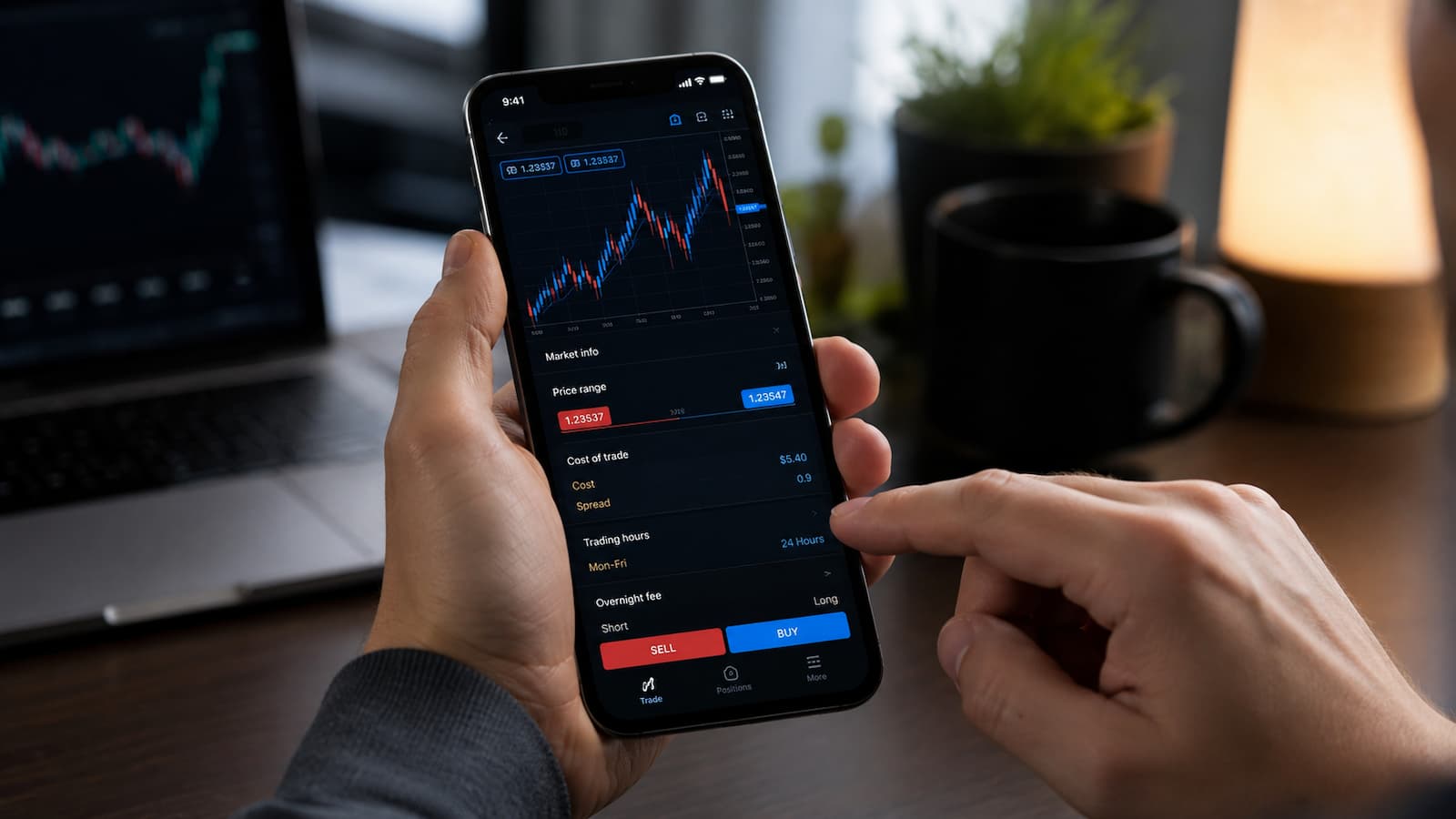 App de Capital.com con gráficos de trading y revisión de costos
