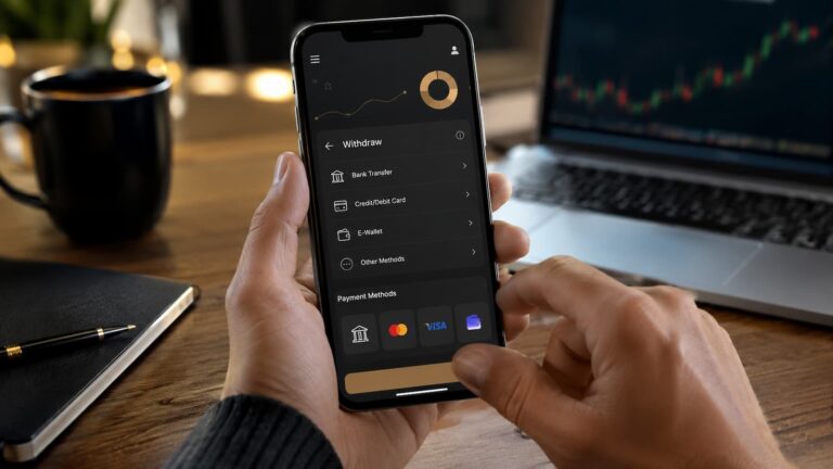 App de Capital.com con opciones de retiro y métodos de pago.