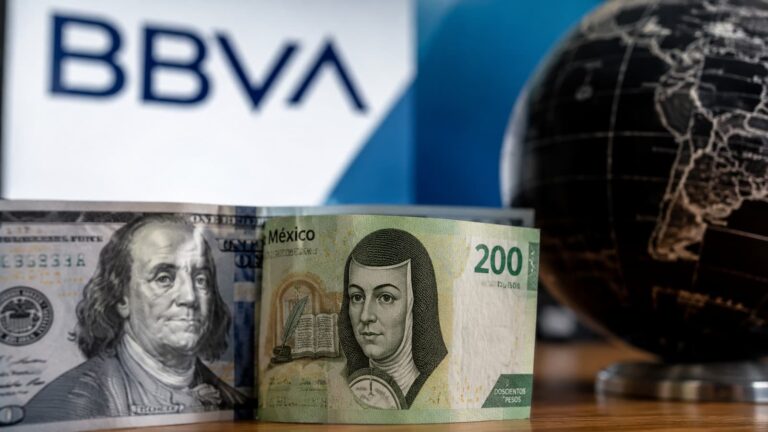 BBVA prevé una depreciación moderada del peso hacia el cierre de 2026