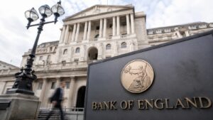 El Banco de Inglaterra mantuvo su tasa en 3.75% con tres votos a favor de subirla.