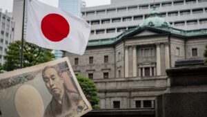 El yen se fortaleció antes de que el Banco de Japón mantuviera su tasa en 1%.