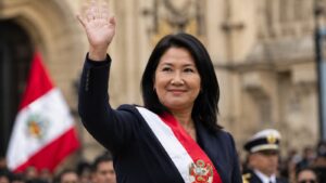 Keiko Fujimori inicia su mandato con apoyo del mercado y grandes retos económicos.