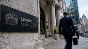 La ola de compras reduce el número de empresas que cotizan en la Bolsa de Londres.