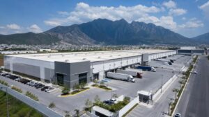 Nave industrial en Monterrey donde la demanda trimestral creció 125% según CBRE.