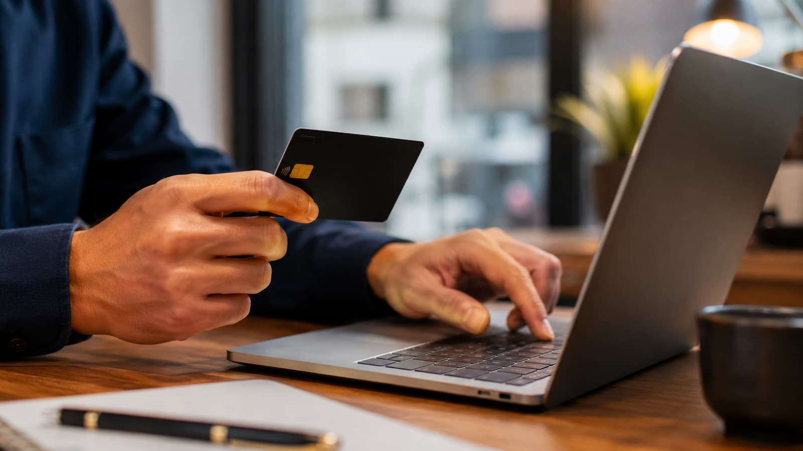 Pagos con tarjeta y transferencia en IG International para usuarios que comparan brókers.