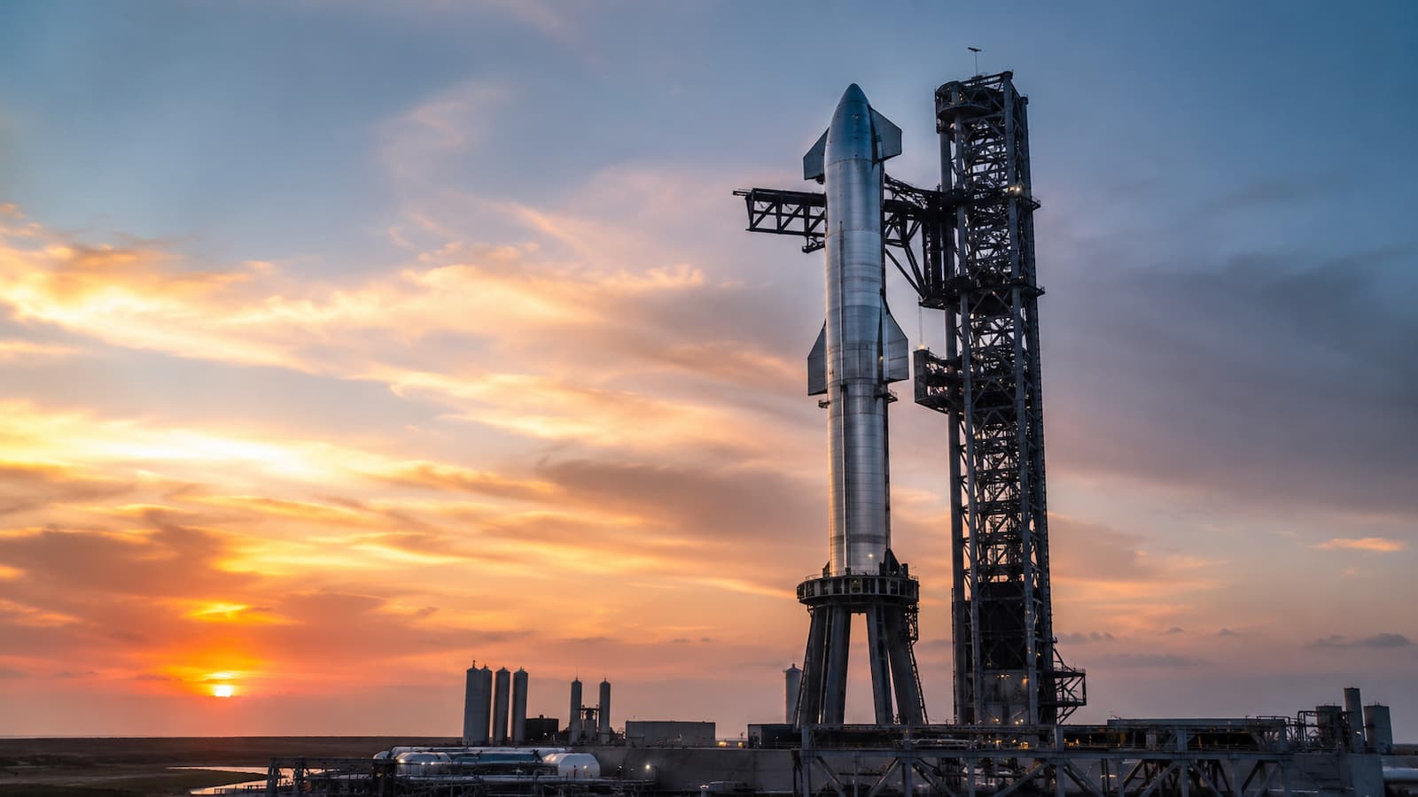 Starship permanece en la plataforma de SpaceX tras abortarse el vuelo 13.