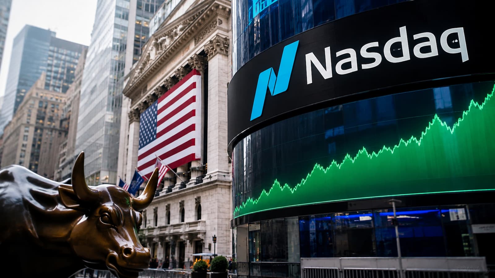 El Nasdaq lidera Wall Street tras el débil dato de empleo y la caída de los rendimientos.