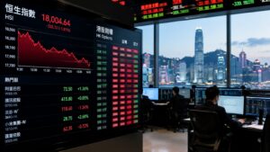 Pantalla de mercado con acciones asiáticas y opciones en Hong Kong