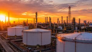 Tanques de crudo y refinerías claves para leer el próximo WPSR de Estados Unidos.