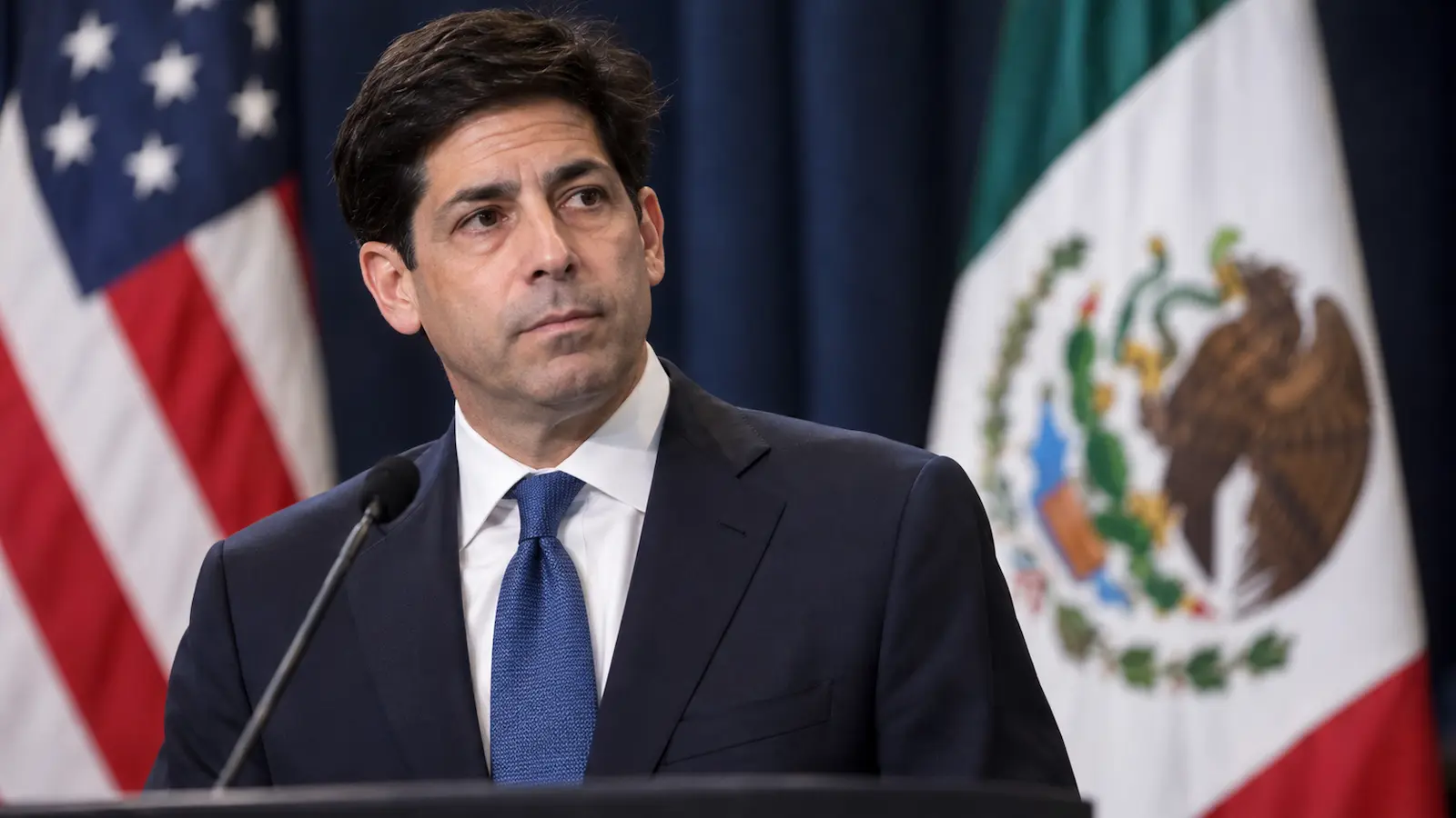 Kevin Warsh evita anticipar la reunión de octubre de la Fed y deja al peso atento a los datos.